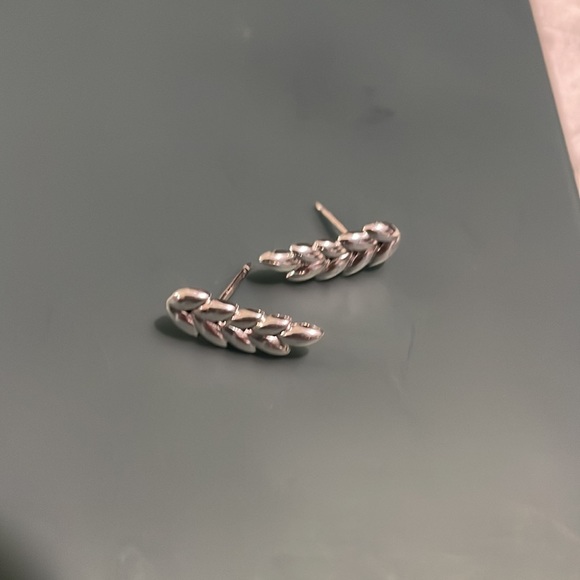 Silver feather earrings - Picture 3 of 3